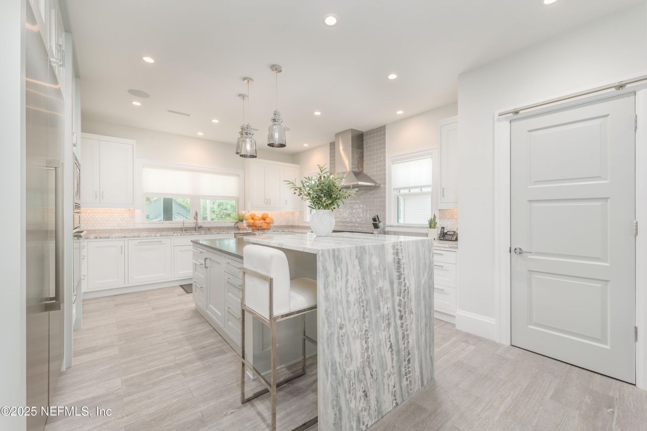 365 8th Street, Atlantic Beach, FL 32233 Photo