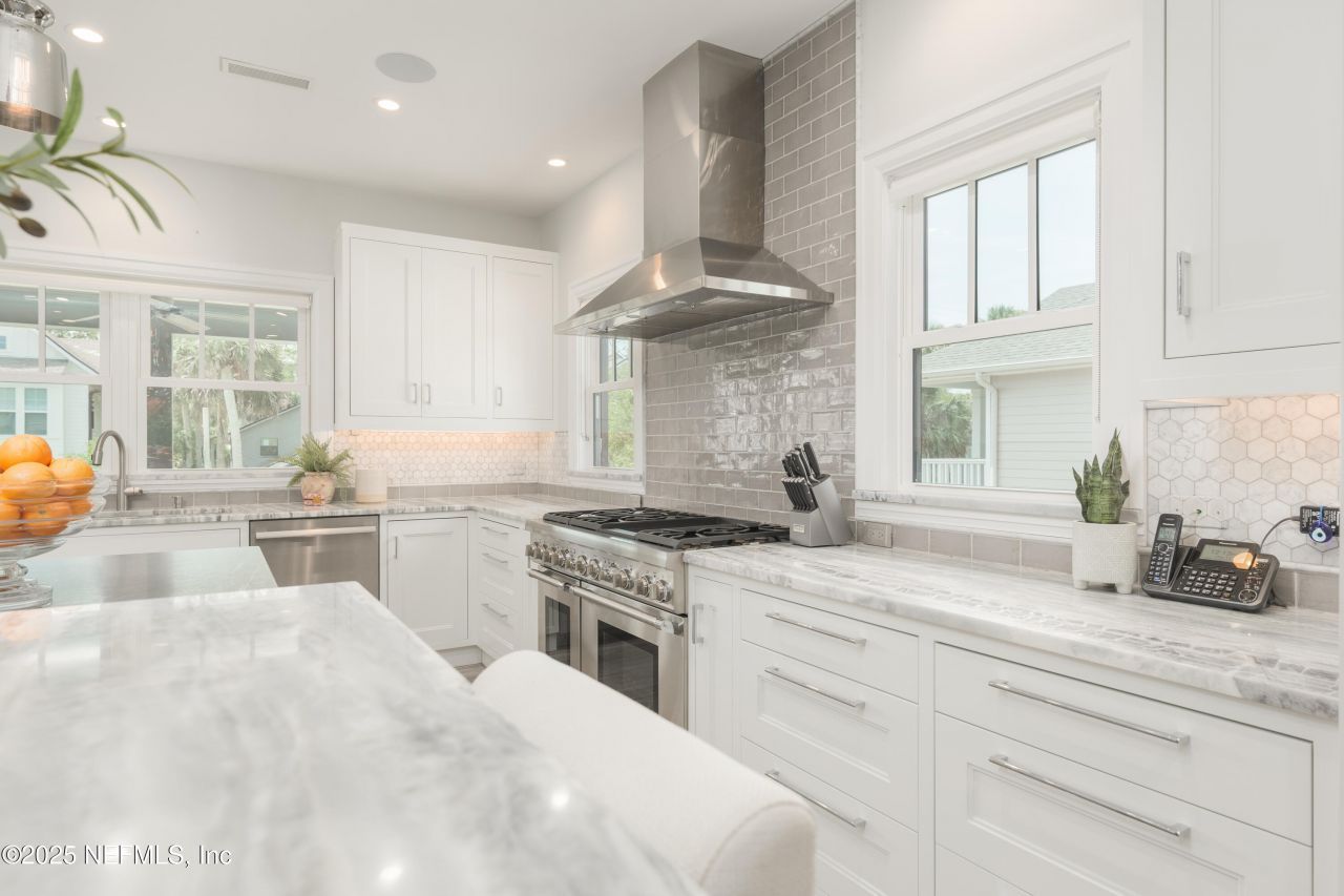 365 8th Street, Atlantic Beach, FL 32233 Photo