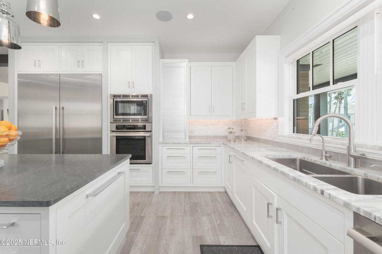 365 8th Street, Atlantic Beach, FL 32233 Photo