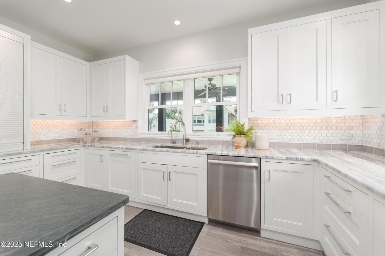 365 8th Street, Atlantic Beach, FL 32233 Photo