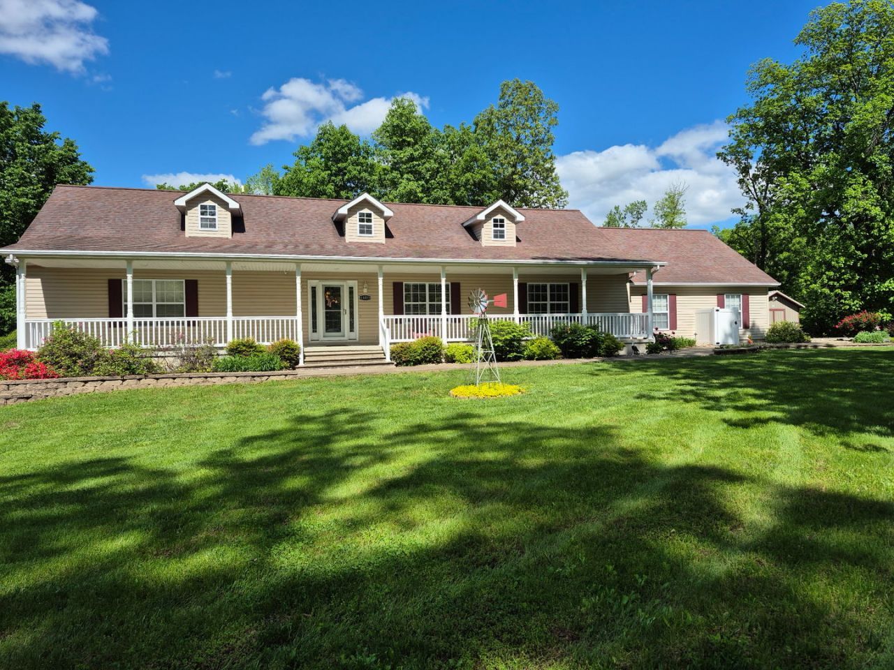 11052 Prestwick Drive, Benton, IL 62812