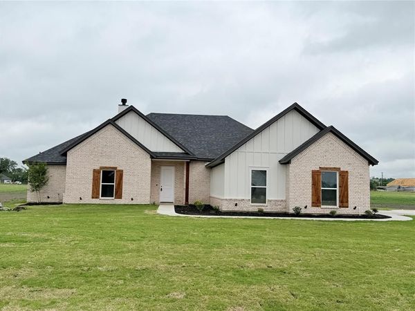 1013 Sabrina Court, Weatherford, TX 76085
