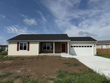 903 Sunridge Drive, Beatrice, NE 68310