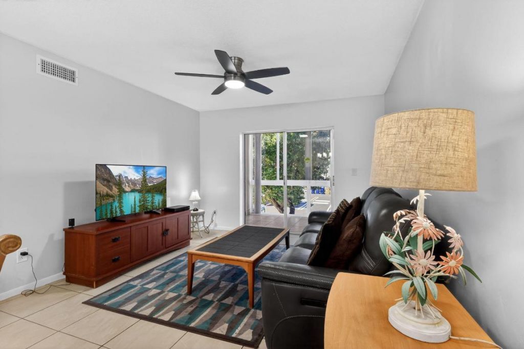 2615 NE 1st Court, Unit 201, Boynton Beach, FL 33435 Photo