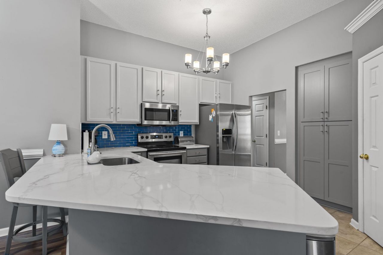 6009 Mossy Oaks Dr. Photo 10