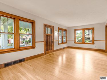 5608 Cedar Street, Omaha, NE 68106