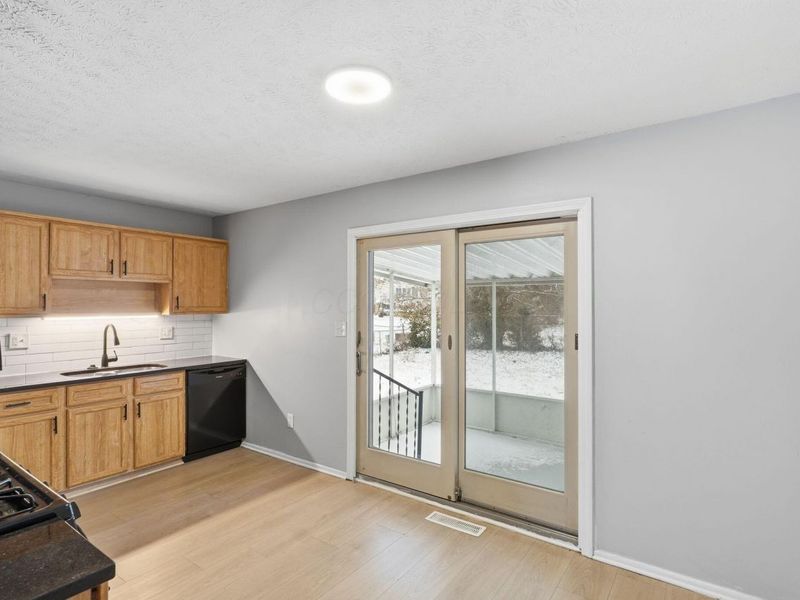 2526 Queenswood Drive, Columbus, OH 43219 Photo 12