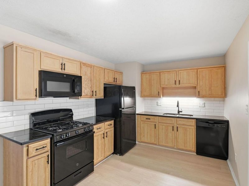 2526 Queenswood Drive, Columbus, OH 43219 Photo 14