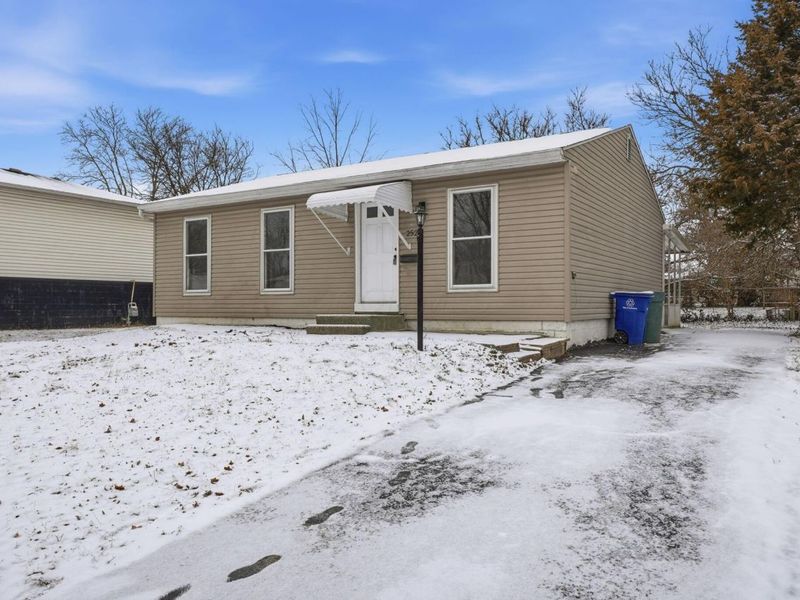 2526 Queenswood Drive, Columbus, OH 43219 Photo 2