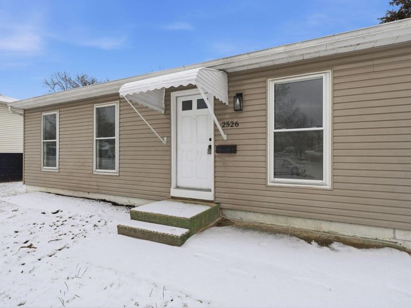 2526 Queenswood Drive, Columbus, OH 43219 Photo 3