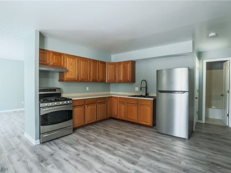 532 Wesley Avenue, Elyria, OH 44035 Photo 2