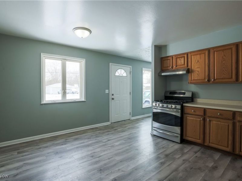 532 Wesley Avenue, Elyria, OH 44035 Photo 3