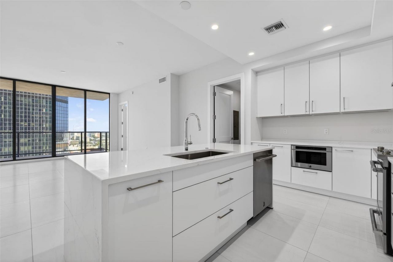 275 1st Ave S, Unit 1708, Saint Petersburg, FL 33701 Photo