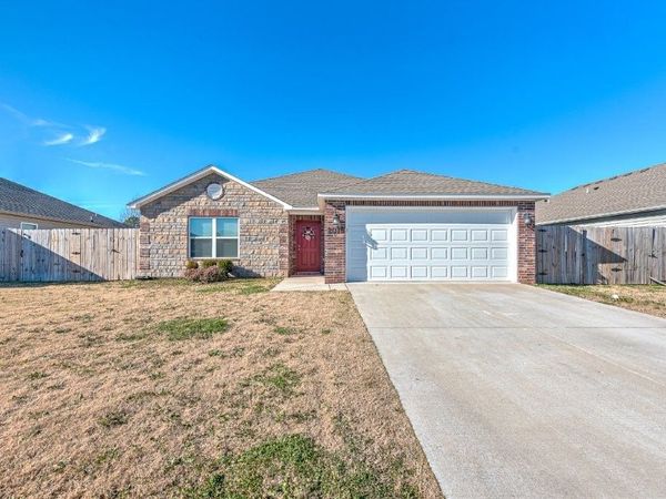 2012 E Fennec Street, Siloam Springs, AR 72761