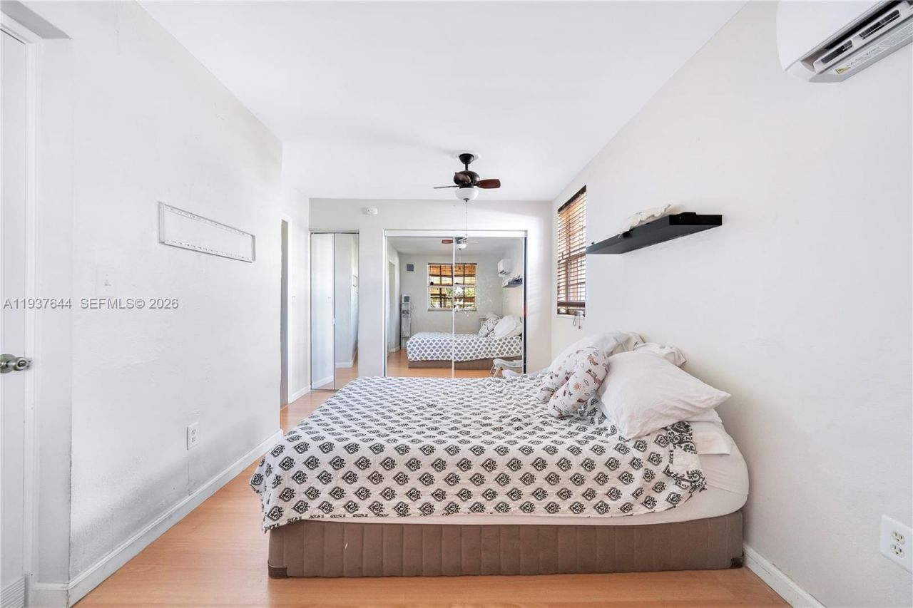 5015 E Palm Ct, Hialeah, FL 33013 Photo