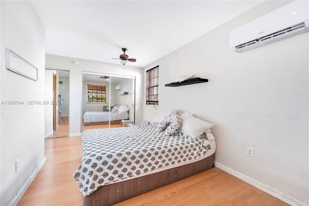 5015 E Palm Ct, Hialeah, FL 33013 Photo