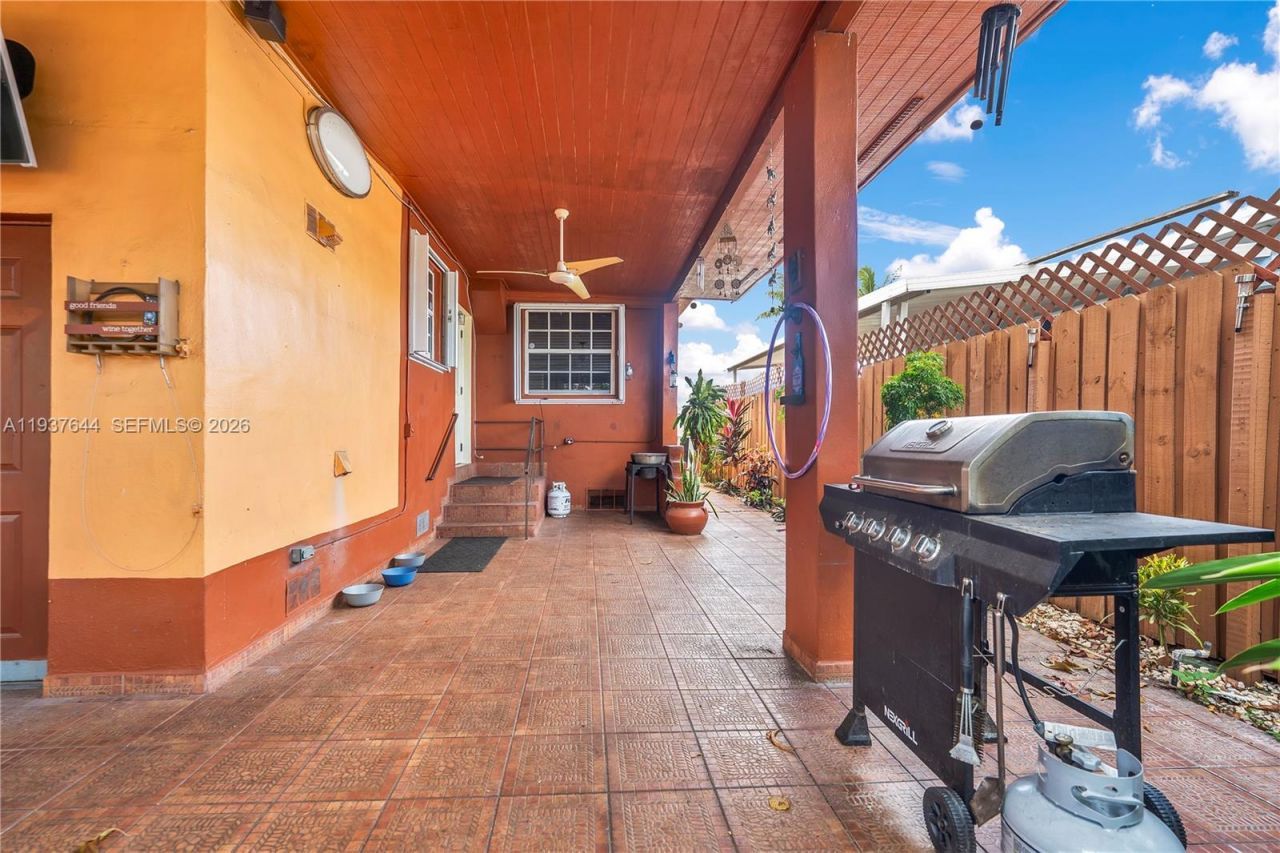 5015 E Palm Ct, Hialeah, FL 33013 Photo