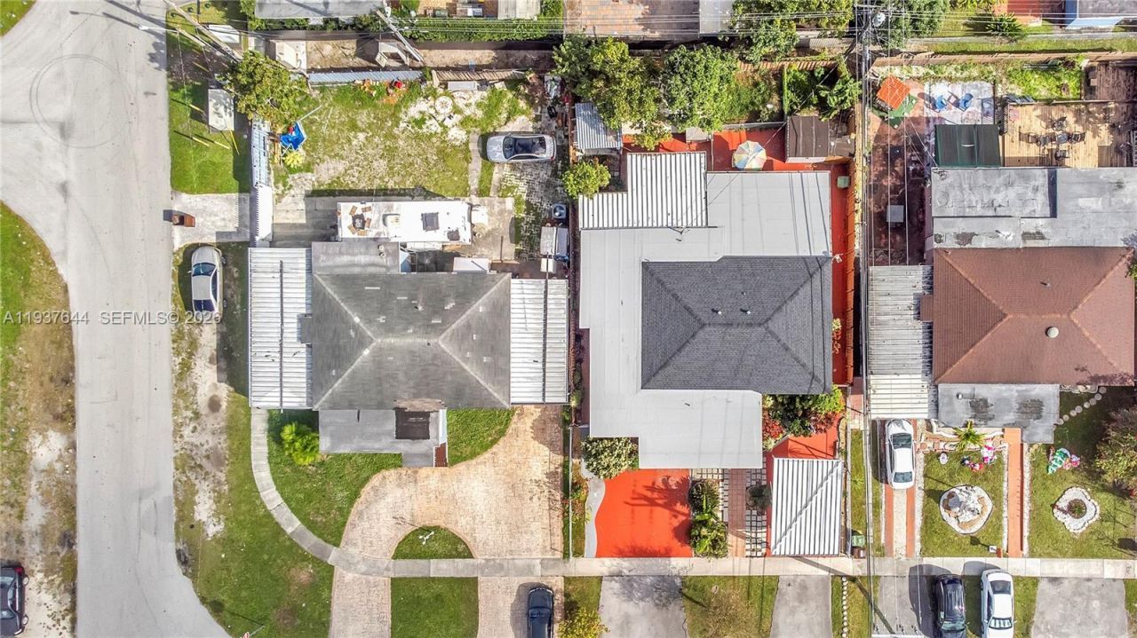 5015 E Palm Ct, Hialeah, FL 33013 Photo