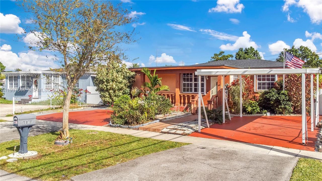 5015 E Palm Ct, Hialeah, FL 33013 Photo
