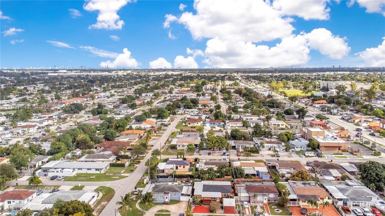 5015 E Palm Ct, Hialeah, FL 33013 Photo