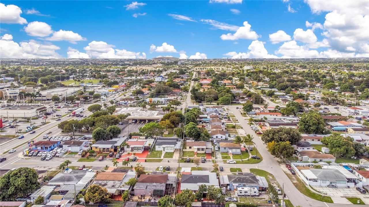 5015 E Palm Ct, Hialeah, FL 33013 Photo