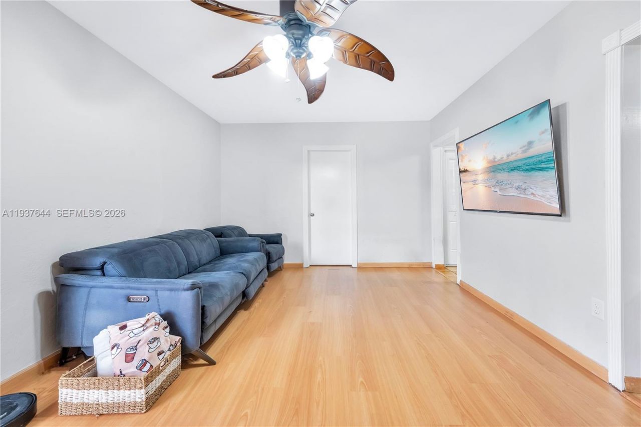 5015 E Palm Ct, Hialeah, FL 33013 Photo