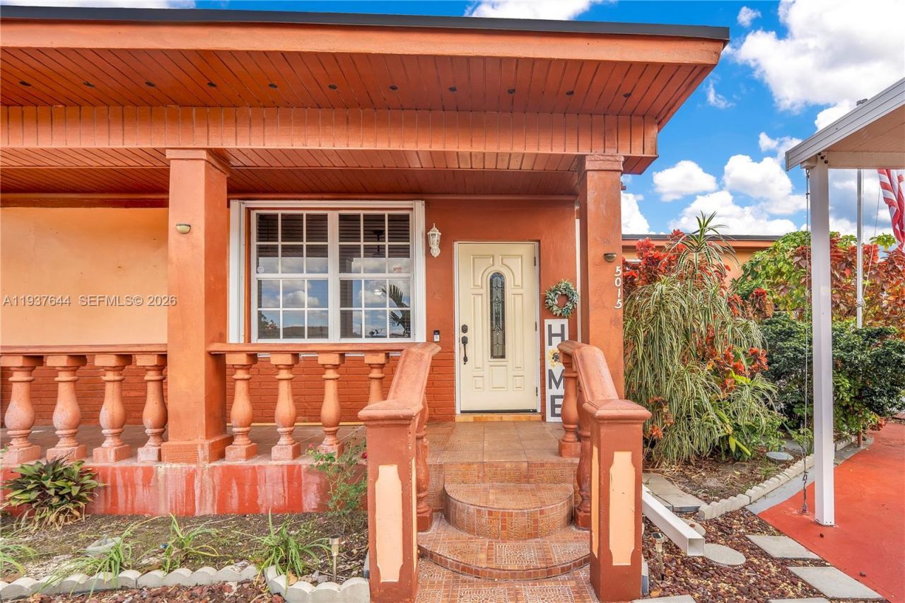 5015 E Palm Ct, Hialeah, FL 33013 Photo