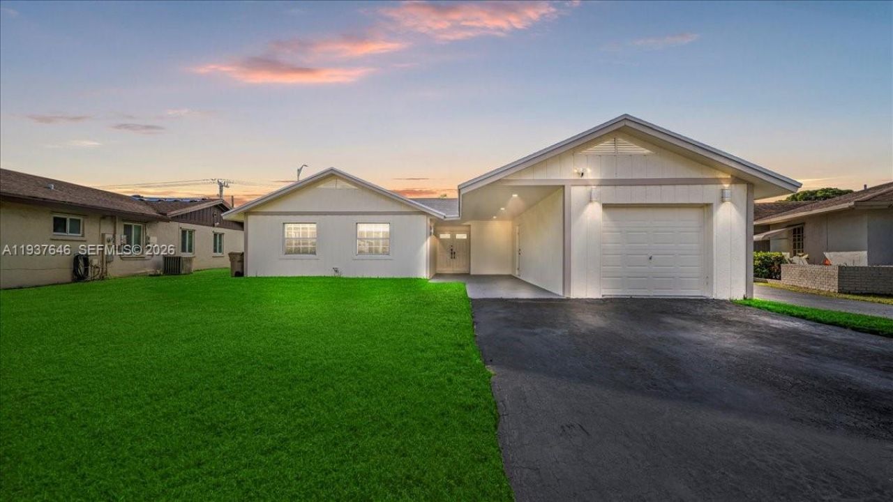 2279 Nova Village Dr, Davie, FL 33317 Photo