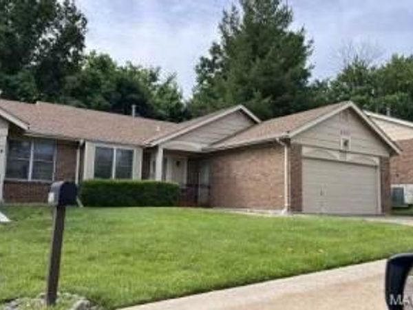 6587 Dolphin Circle, Unit B, Florissant, MO 63033