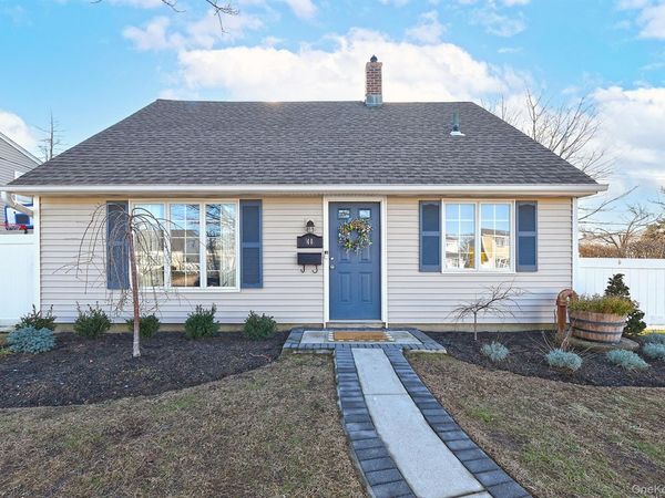 40 Knoll Lane, Levittown, NY 11756