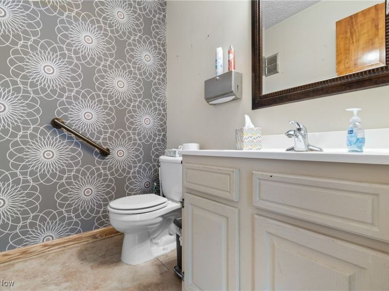 2406 S Union Avenue, Alliance, OH 44601 Photo 9