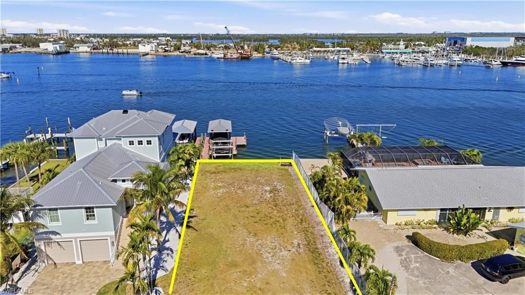 327 Fairweather Ln, Fort Myers Beach, FL 33931 Photo