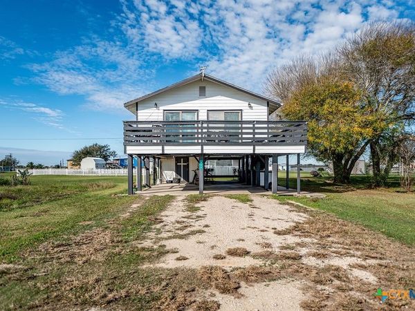 654 Calumet Drive, Palacios, TX 77465