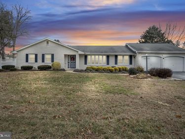 705 SUTTON DRIVE, CARLISLE, PA 17013