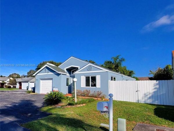 22225 SW 100th Ave, Cutler Bay, FL 33190