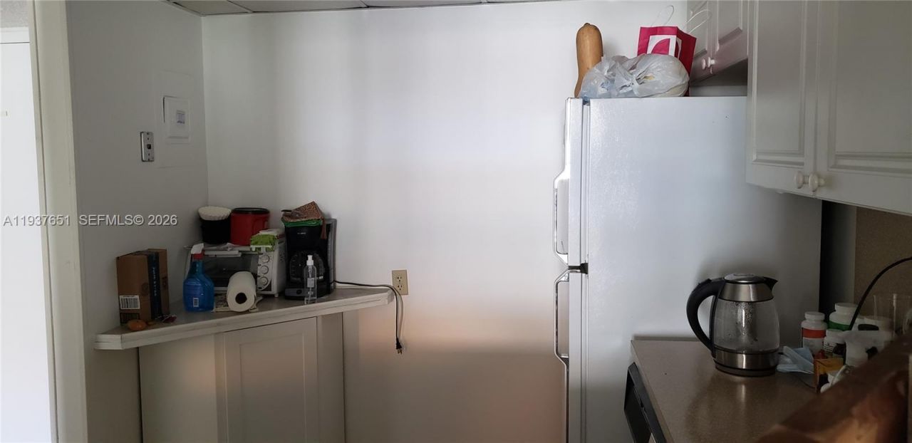 851 Three Islands Blvd, Unit 406, Hallandale Beach, FL 33009 Photo