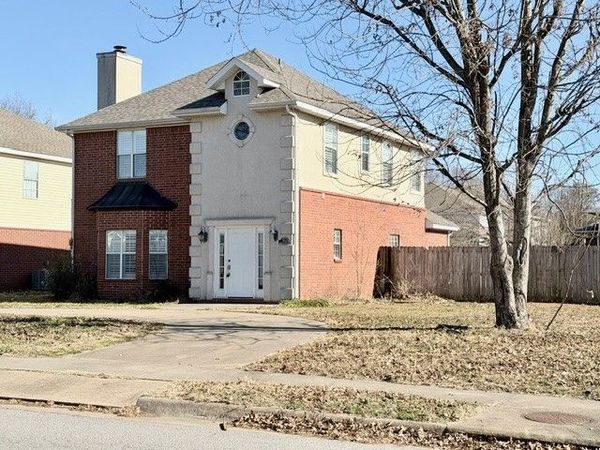 884 N Meadowlands Drive, Fayetteville, AR 72704