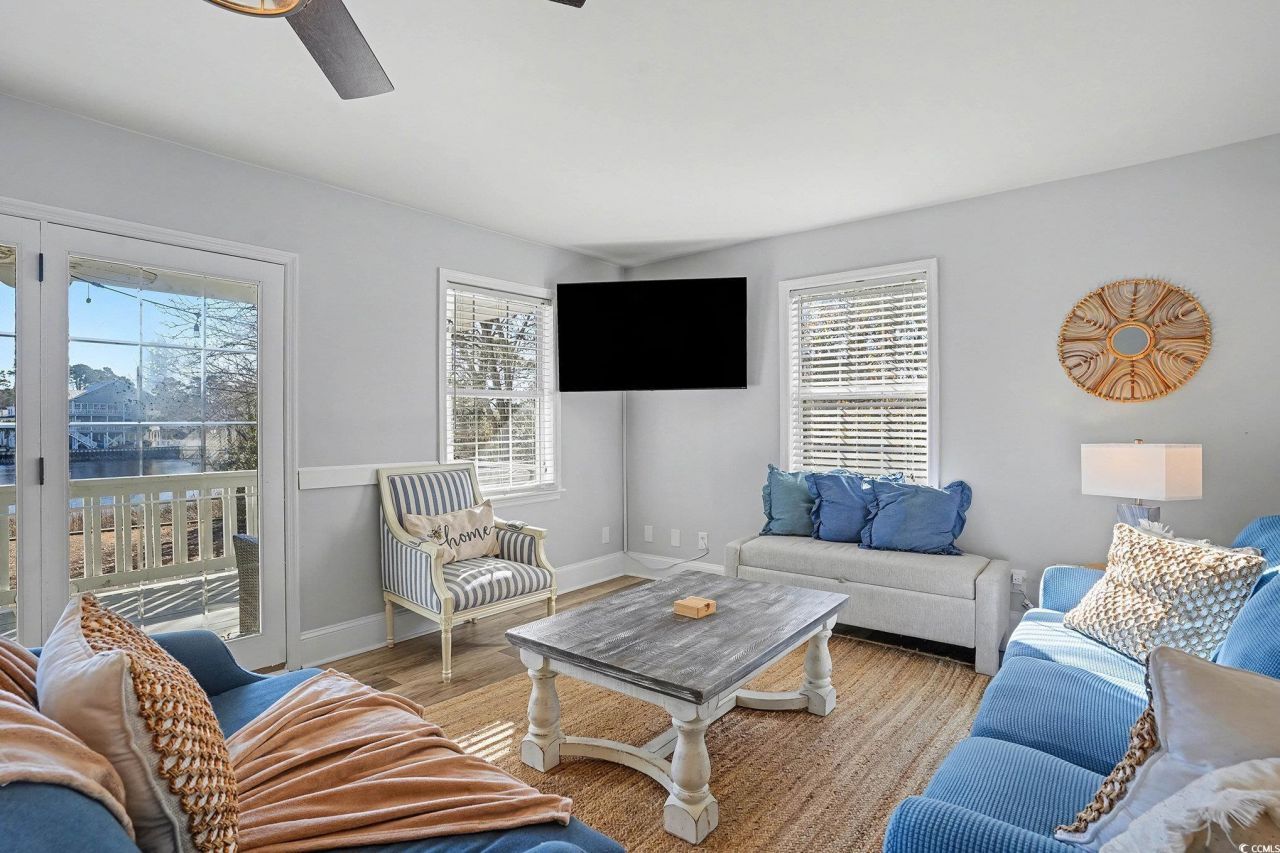 272 Park St. Photo 10