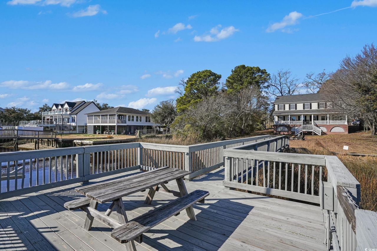 272 Park St. Photo 32