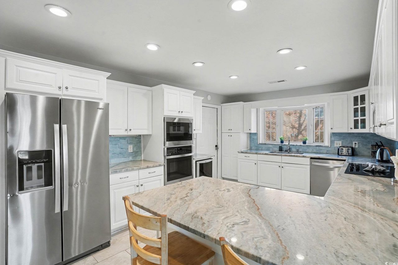 272 Park St. Photo 5