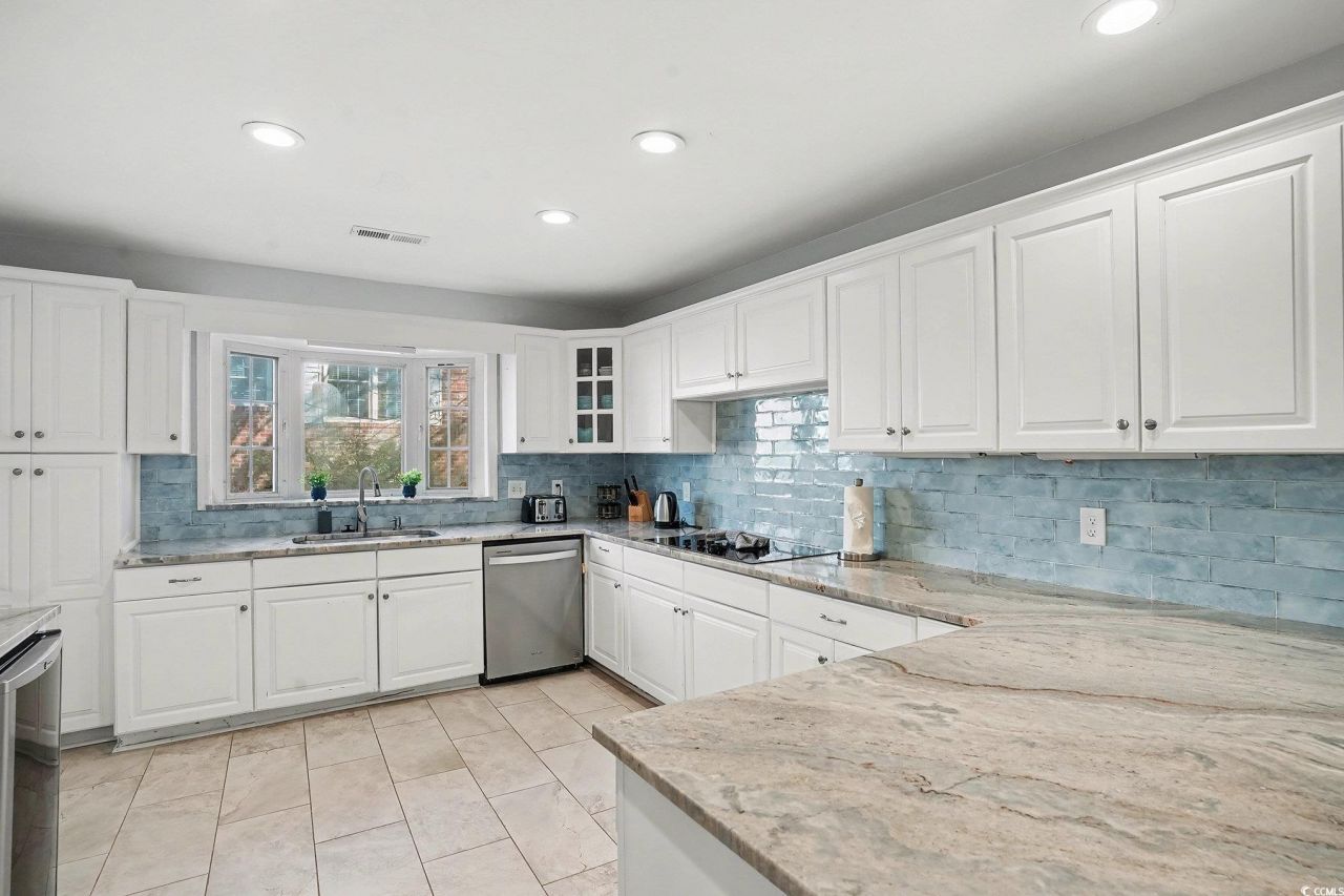 272 Park St. Photo 6