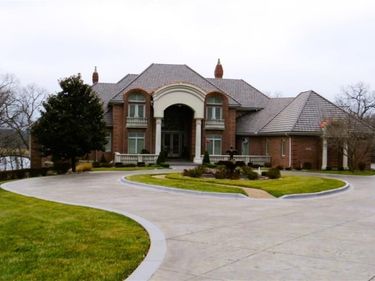 6006 West Shore Court, Parkville, MO 64152