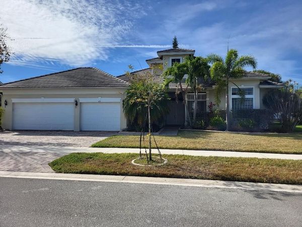 211 NW Pleasant Grove Way, Port Saint Lucie, FL 34986