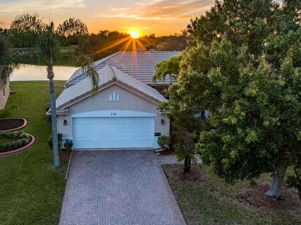 558 Waverly Circle, Port Saint Lucie, FL 34983