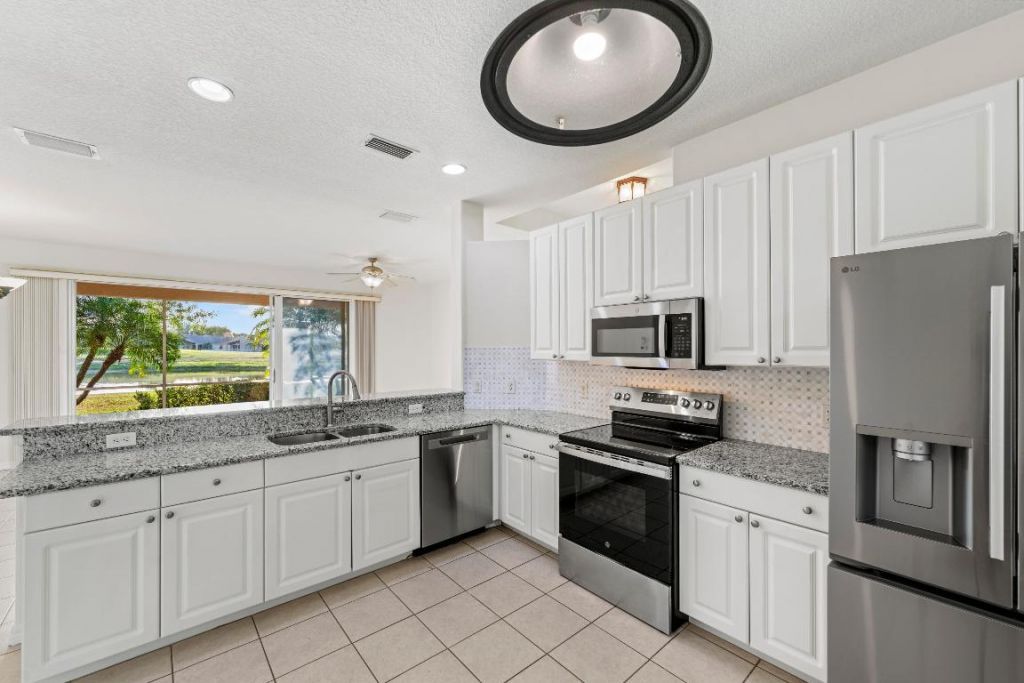 558 Waverly Circle, Port Saint Lucie, FL 34983 Photo