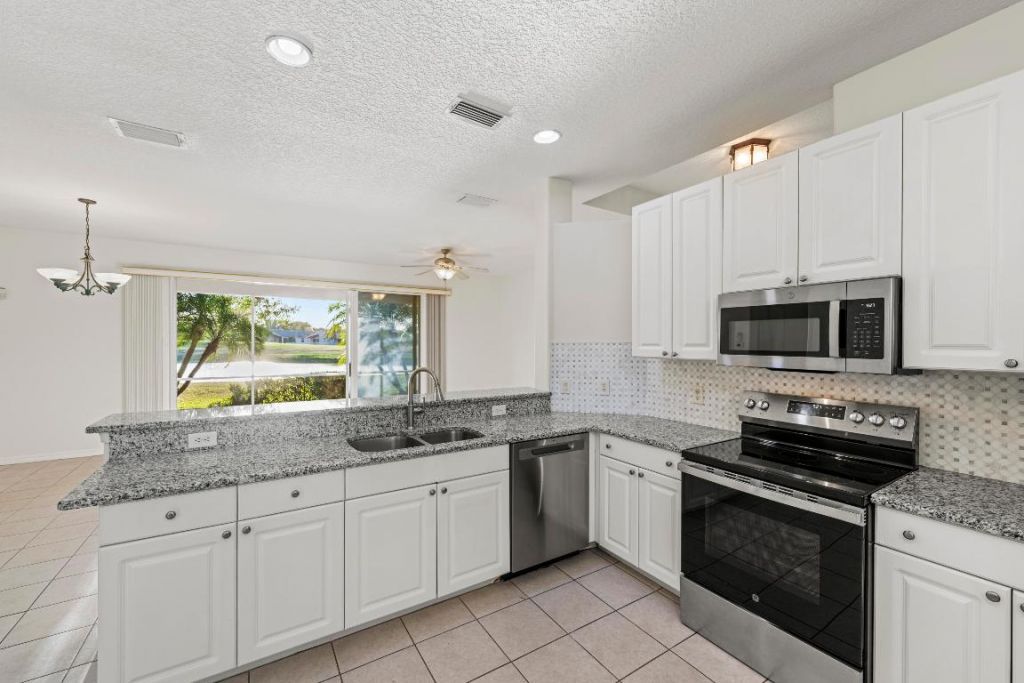 558 Waverly Circle, Port Saint Lucie, FL 34983 Photo