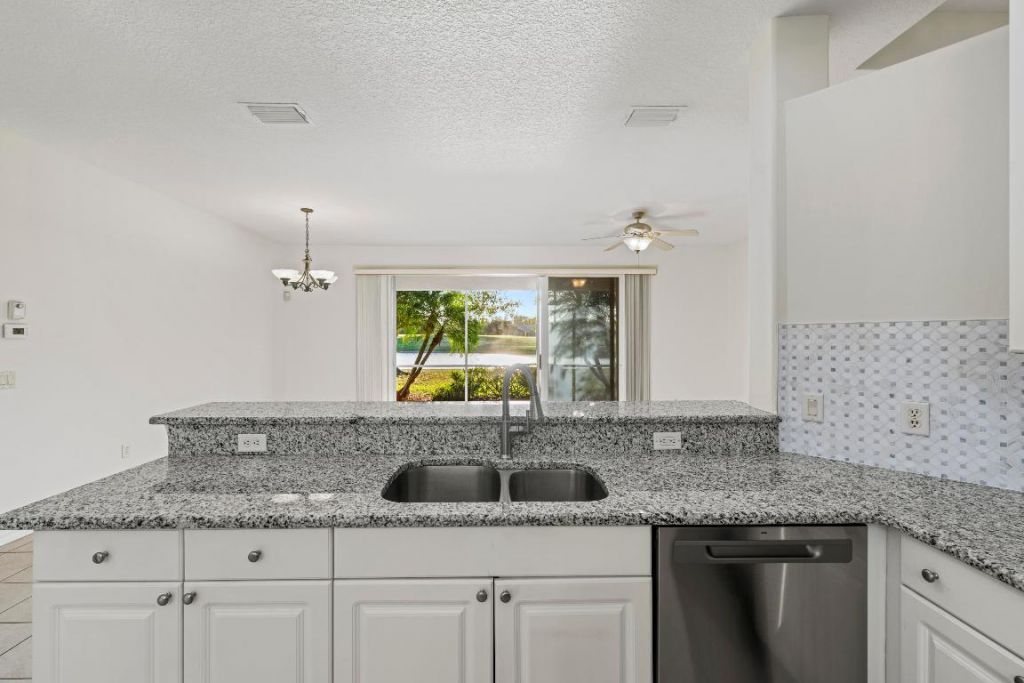 558 Waverly Circle, Port Saint Lucie, FL 34983 Photo