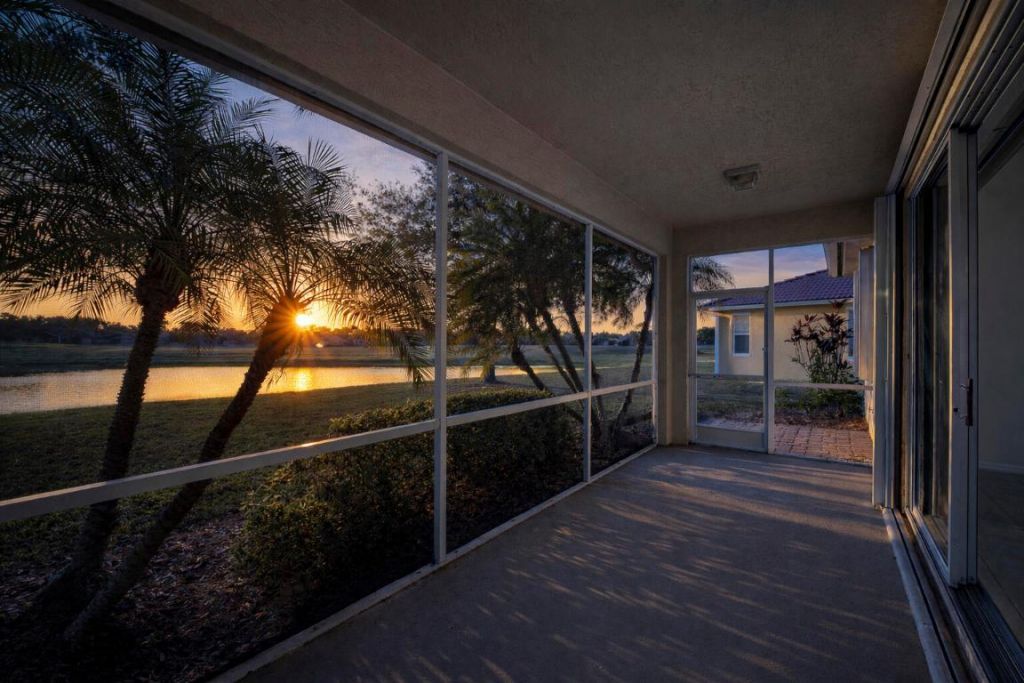 558 Waverly Circle, Port Saint Lucie, FL 34983 Photo