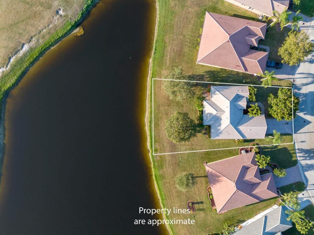 558 Waverly Circle, Port Saint Lucie, FL 34983 Photo