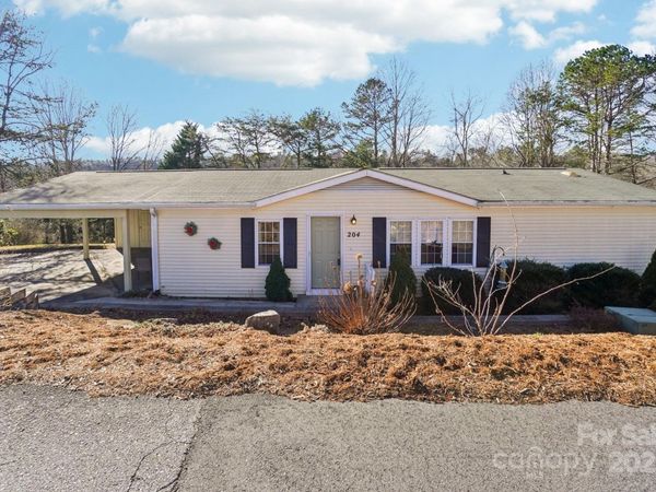 204 Cranbrook Circle, Hendersonville, NC 28792